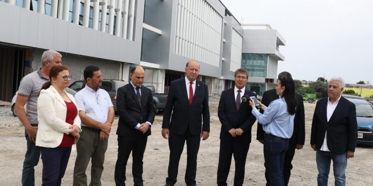Başbakan Üstel yıl sonunda tamamlanması hedeflenen Yeni Girne Hastanesi’nin inşaatını gezdi