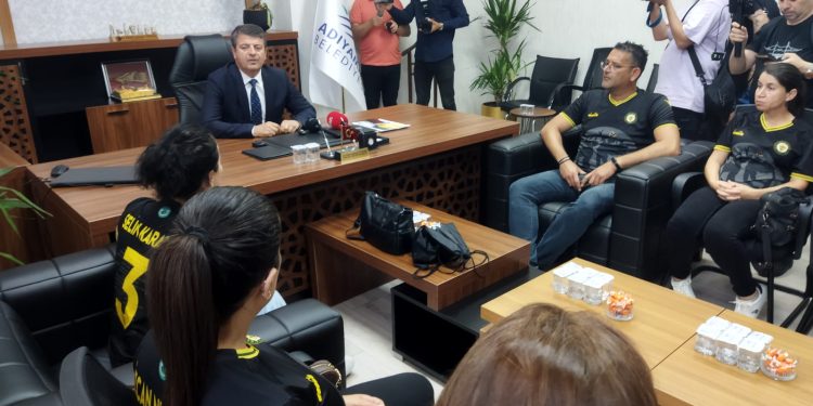 Şampiyon Melekleri Yaşatma Derneği, Adıyaman Belediye Başkanı Tutdere’yi ziyaret etti…Şampiyon Melekler ve diğer deprem kayıpları için anıt yapılacak