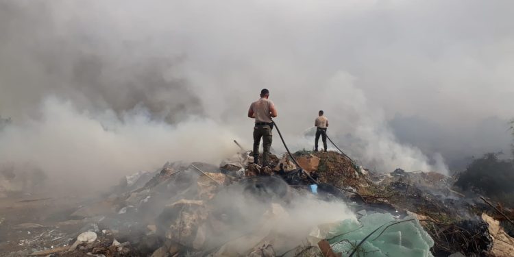 Haspolat’ta çöplük alanda yangın