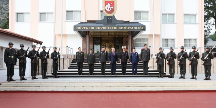 Türkiye Milli Savunma Bakanı Güler, KKTC’de Boğaz Şehitliğini ziyaret etti