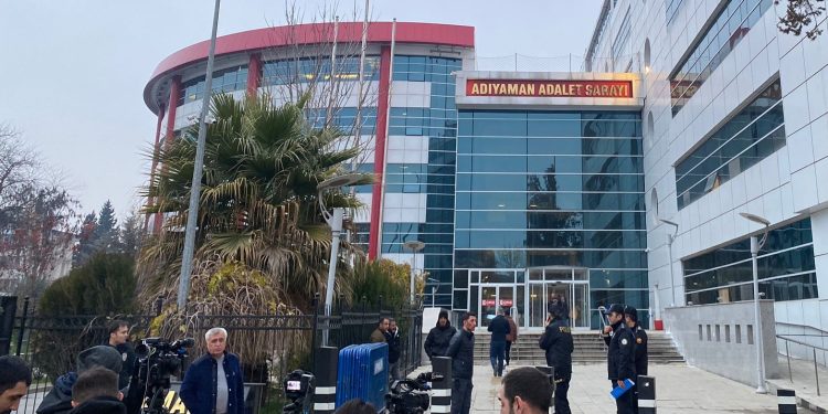 Adıyaman’daki duruşmaya ara verildi..Mahkeme avukatların taleplerini dinledi