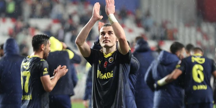 Çağlar Söyüncü performansıyla beğeni topladı