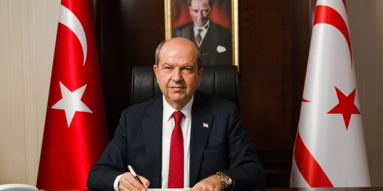 Cumhurbaşkanı Ersin Tatar, yeniden YDP Genel Başkanı seçilen Arıklı’yı kutladı