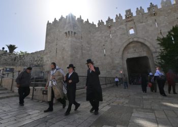 Yüzlerce fanatik Yahudi Mescidi Aksa'ya baskın düzenledi