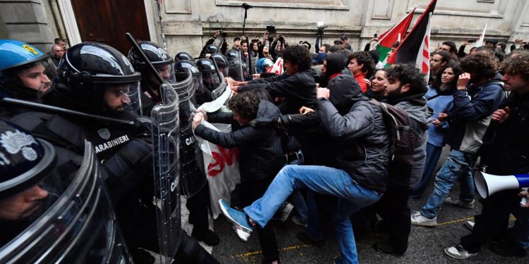 G7 İklim, Enerji ve Çevre Bakanları Toplantısı protestolarla başladı