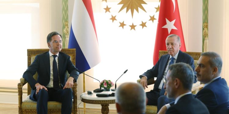 Hollanda Başbakanı: NATO'nun güney kanadının Türkiye'nin liderliğine ihtiyacı var