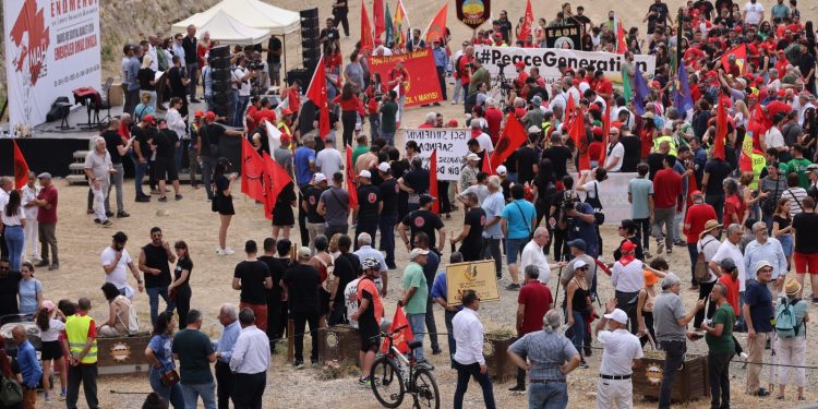 1 Mayıs ara bölgede “Barış ve Sosyal Adalet İçin Emekçiler Omuz Omuza” adlı ortak etkinlikle kutlandı
