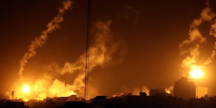 İsrail Gazze'ye ölüm yağdırdı