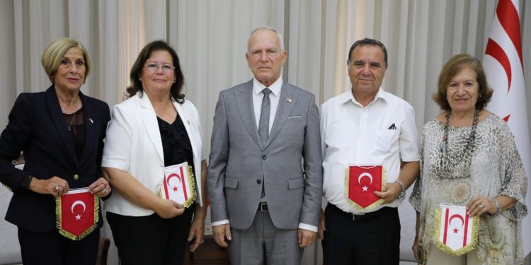 Töre, Larnakalılar Derneği heyetini kabul etti