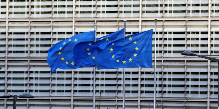 AB, Polonya hakkında Birlik hukukunu ihlal gerekçesiyle başlattığı süreci sonlandırdı