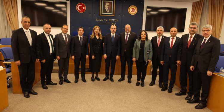 Meclis heyeti TBMM Plan ve Bütçe Komisyonu ile görüştü
