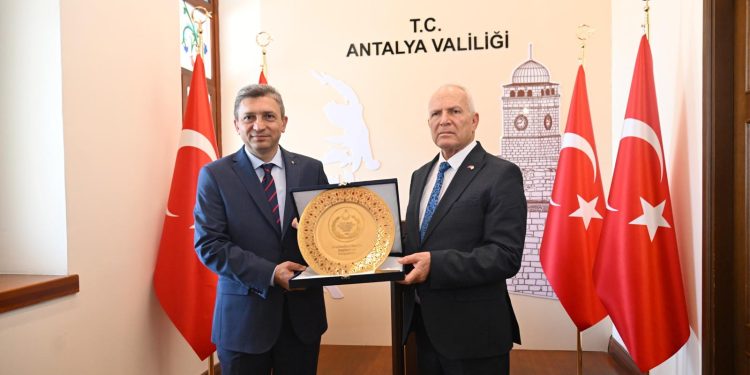 Meclis Başkanı Töre, Antalya Valisi Hulusi Şahin’i makamında ziyaret etti