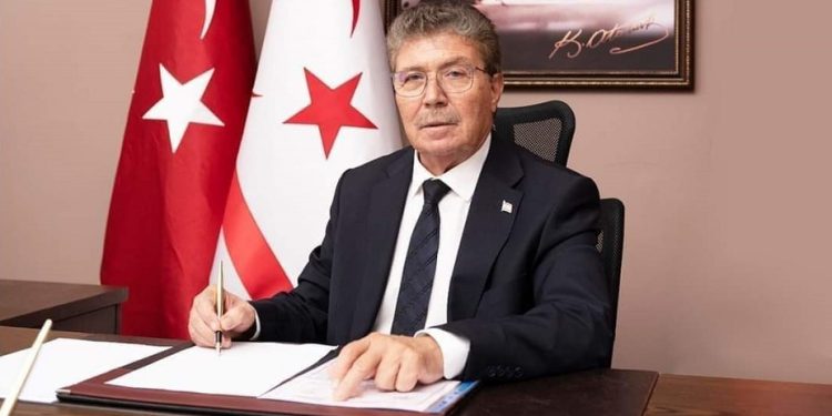 Başbakan Üstel, 11 Temmuz Basın Günü’nü kutladı