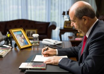 Cumhurbaşkanı Tatar, İzmir Karşıyaka’daki yangınla ilgili geçmiş olsun mesajı yayımladı