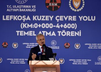 Uraloğlu Lefkoşa Kuzey Çevre Yolu temel atma töreninde konuştu: “Yolun tamamı hizmete girdiğinde 21 dakika süren seyahat süresi 9 dakikaya düşecek”