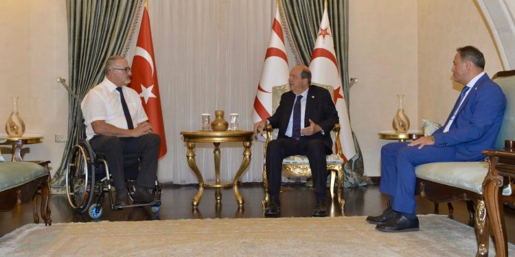 Cumhurbaşkanı Tatar, Kıbrıs Türk Ortopedik Özürlüler Derneği Başkanı Kibrit’i kabul etti
