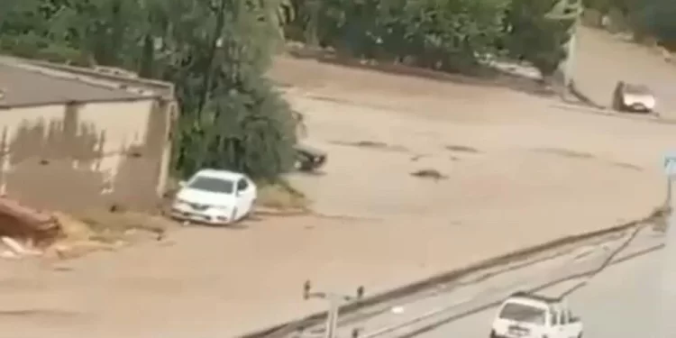 Ankara’da sağanak hayatı felç etti