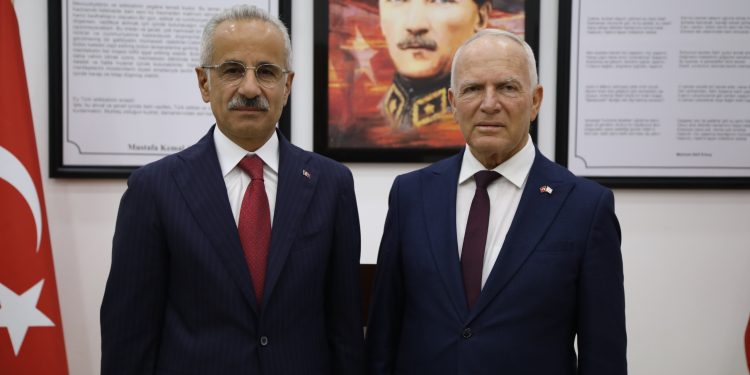 Meclis Başkanı Töre, TC Ulaştırma ve Altyapı Bakanı Uraloğlu’nu kabul etti