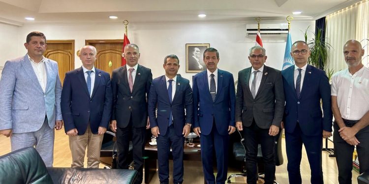 Ertuğruloğlu, Türkiye’den gelen spor heyetini kabul etti