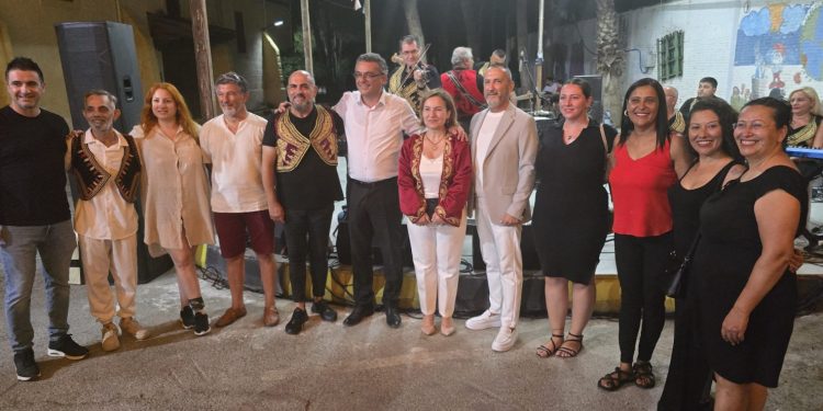 14. Uluslararası Lefkoşa Halk Dansları Festivali, Kıbrıs Gecesi etkinliğiyle başladı