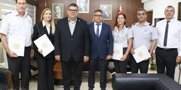 Maliye Bakanı Berova, uyuşturucu tespit eden gümrük memurlarını ödüllendirdi