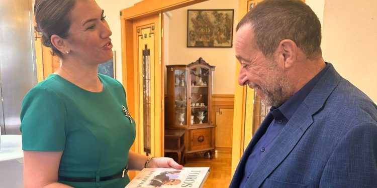 Denktaş, daimi KKTC delegesi olarak Macaristan Turan Kurultayı’na katıldı