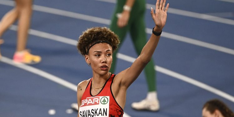 Savaşkan’ın final atlayışını izlemek için Cumhurbaşkanlığı bahçesinde etkinlik düzenleniyor