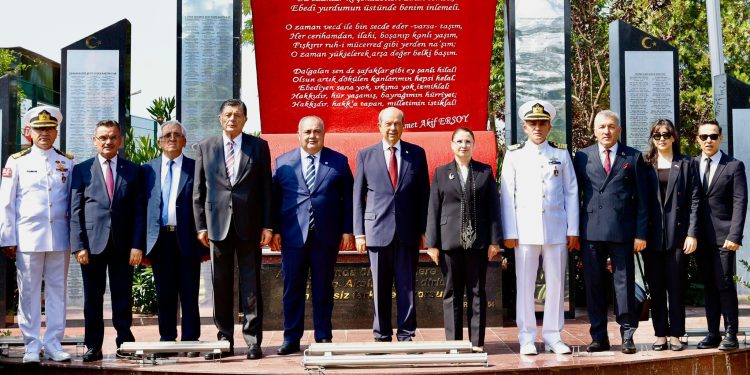 Cumhurbaşkanı Tatar, Bartın Şehitliği’ni ziyaret etti