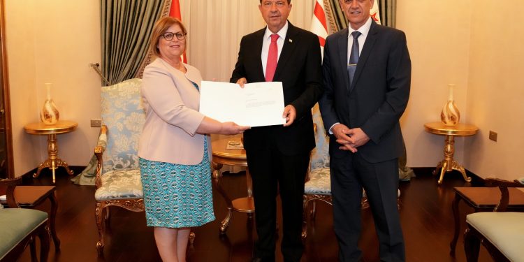 Cumhurbaşkanı Tatar, KHK üyeliğine atanan Şifa Karahasanoğlu’nu kabul etti
