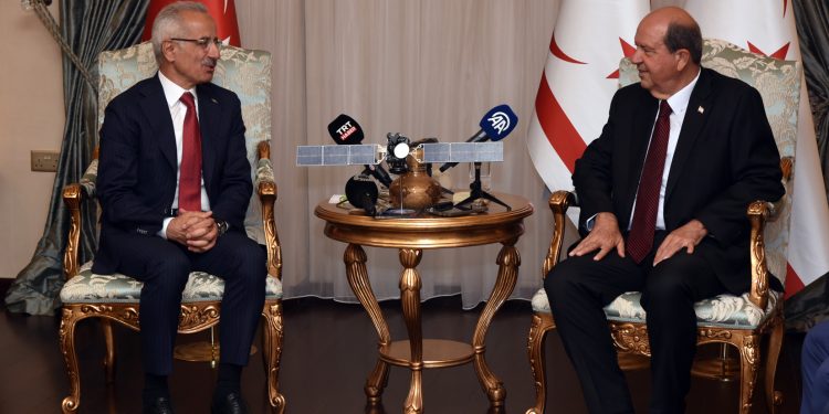 Cumhurbaşkanı Tatar, TC Ulaştırma ve Altyapı Bakanı Uraloğlu’nu kabul etti