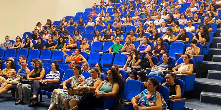 Hizmet içi eğitimler öğretmenlerin yoğun katılımıyla devam ediyor