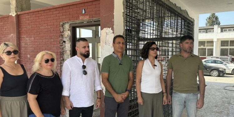 KTOEÖS, okullarda  altyapı başta olmak üzere sorunlar bulunduğu gerekçesiyle Güzelyurt Kurtuluş Lisesi’nde basın açıklaması yaptı