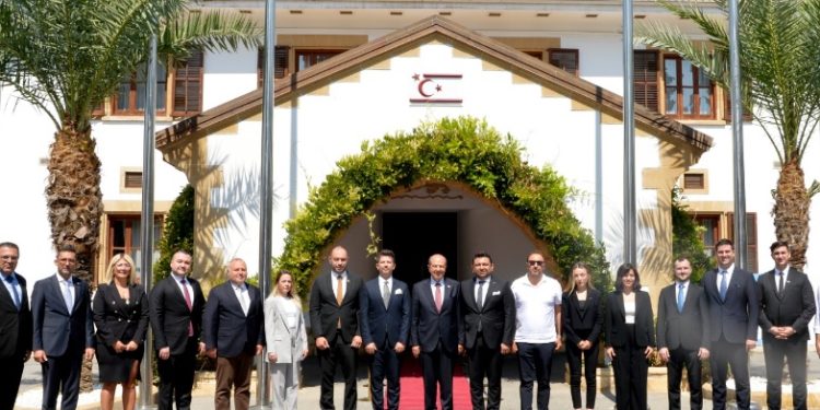 Tatar, DEGİAD heyetini kabul ederek görüştü