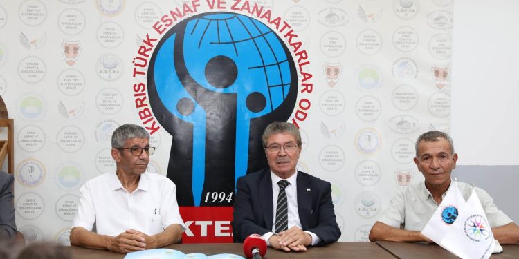 Başbakan Üstel, Kıbrıs Türk  Esnaf ve Zanaatkarlar Odası’nı ziyaret etti:”Üreticiyi, üretimi desteklemeye devam edeceğiz”