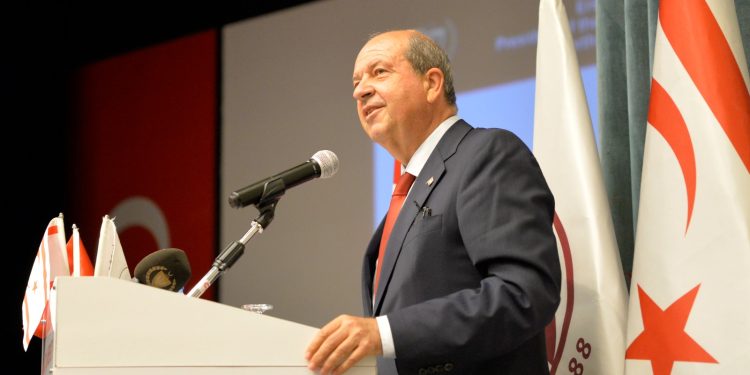 Cumhurbaşkanı Tatar, YDÜ’de ilk dersi verdi
