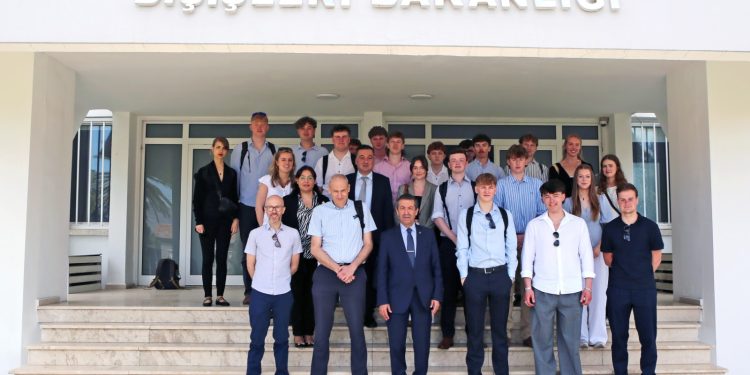 Bakan Ertuğruloğlu, Newcastle Üniversitesi akademisyen ve öğrencilerini ağırladı