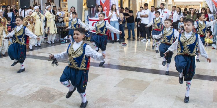 Lefkoşa Folk-Der Kozan Grubu Mersin’de sahne alıyor