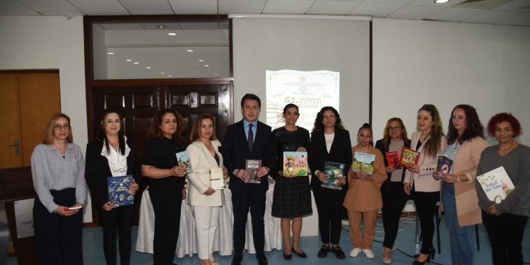 İş Bankası halk kütüphanelerine 1000 kitap bağışladı