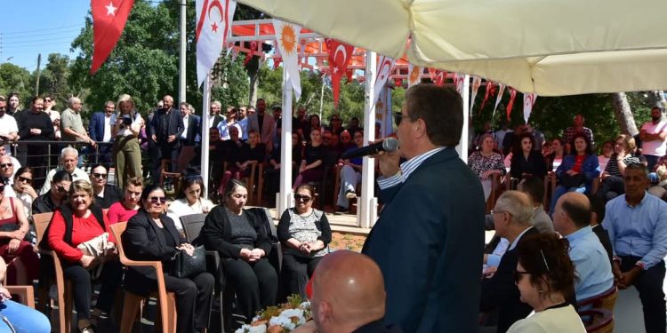 Üstel, Gazimağusa UBP İlçe Binası’nda partililer ile bir araya geldi