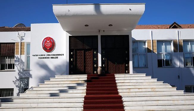 Tarihe tanıklık eden binaya veda… KKTC Cumhuriyet Meclisi’nde bir devir sona erdi