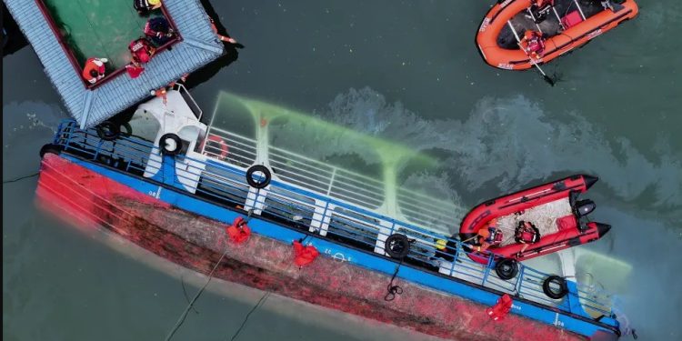 Çin’de dört gezi teknesi fırtınada alabora oldu: 9 ölü