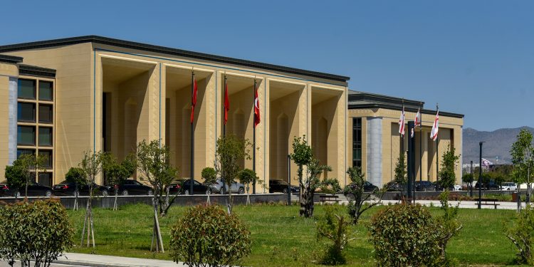 Meclis’in yapımı 3 yılda tamamlanan binası bugün faaliyete geçti…