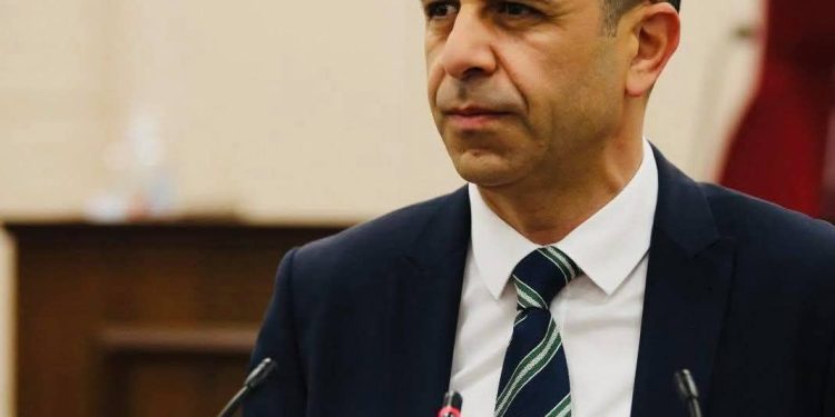 HP billboardlara zarar verilmesiyle ilgili polise şikayette bulundu