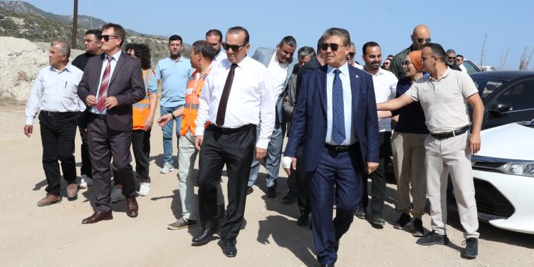 Başbakan Üstel, Kayalar-Sadrazamköy anayolu yol yapım ve iyileştirme çalışmalarında incelemede bulundu
