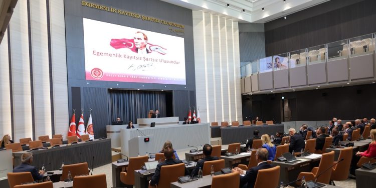 Meclis yasama göreviyle toplandı