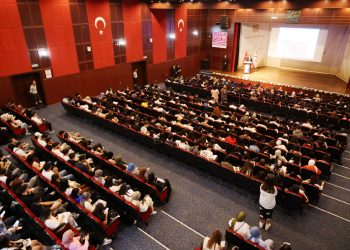 Meclis Başkanı Öztürkler Türkiye’de konferans verdi