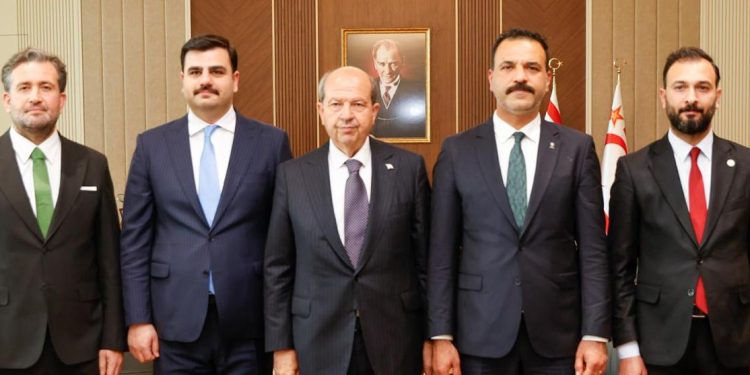Cumhurbaşkanı Tatar AK Parti Genel Sekreteri  ve İzmir Milletvekili Eyüp Kadir İnan’ı kabul etti