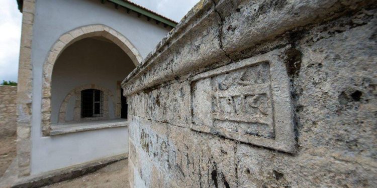 Kültürel Miras Teknik Komitesi, Baf bölgesinde bulunan Tera (Çakırlar) köyündeki tarihi caminin koruma çalışmasını tamamladı