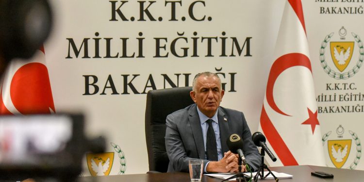 Bakan Çavuşoğlu’ndan yıl sonu mesajı: “Tatilde dinlenin, gelişmeye devam edin”