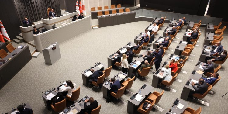 Meclis Genel Kurulu güncel konuşmalarla sürüyor